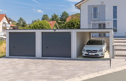 Doppelgarage mit Betoncarport